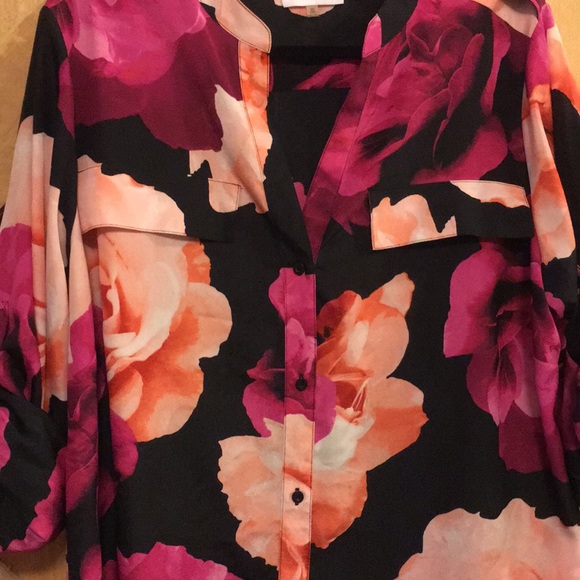Floral Calvin Klein Blouse. - Picture 4 of 5